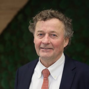 Magasin_2025_apr_markedsføring_SOME&NYHED_Carl_CHR